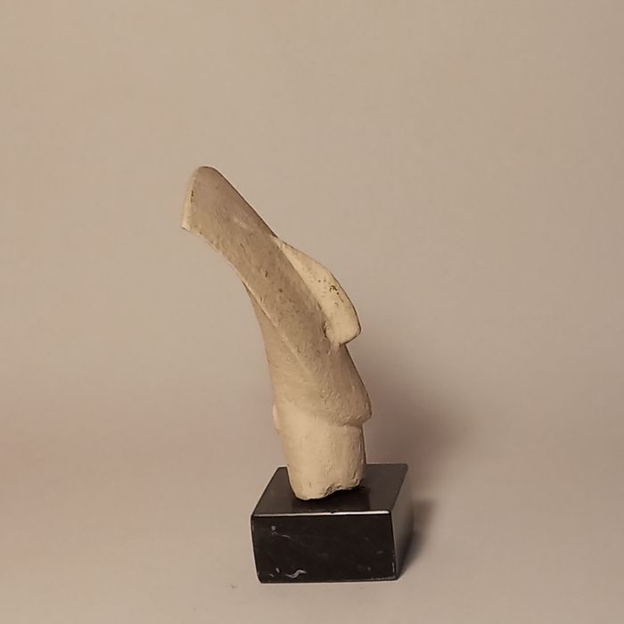 Cabeça grega cicládica em mármore