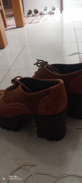 Sapatos de salto alto