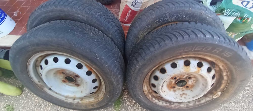 Pneus 195/60 R15/.        185/60 R15