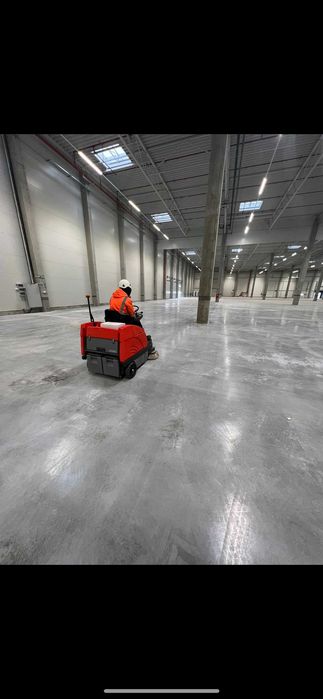 Zamiatanie mechaniczne bez pylenia hal magazynów
