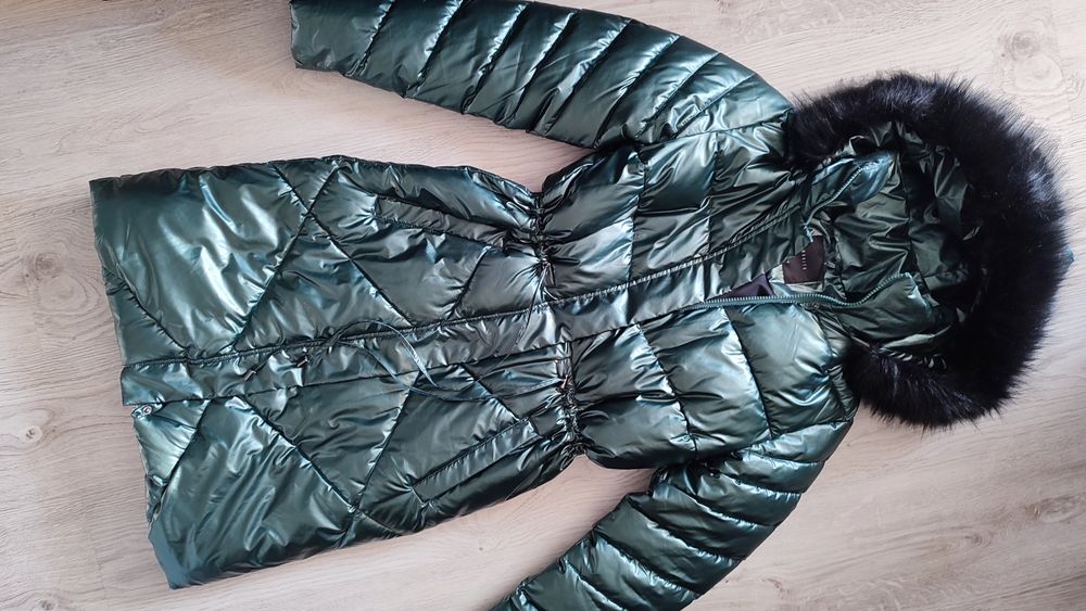 Błyszcząca zielona kurtka zimowa płaszczyk 34 XS Mohito