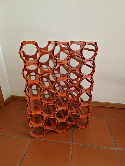 Garrafeira empilhável em PVC para 30 garrafas