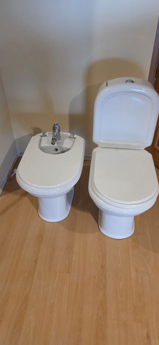 Vendo louças  sanitárias  sanitana