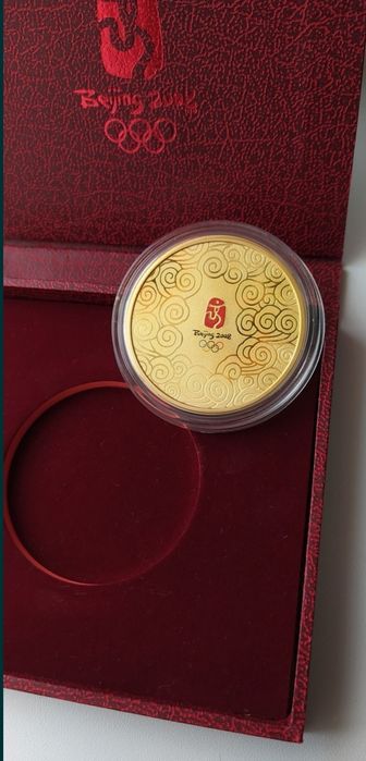 Настільна медаль 2008 року  . В честь запалення Олімпійського вогню.
