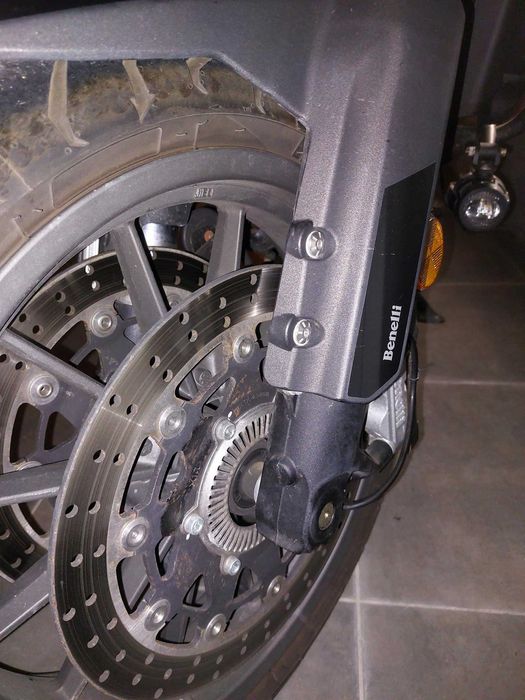 Benelli TRK 502 com extras