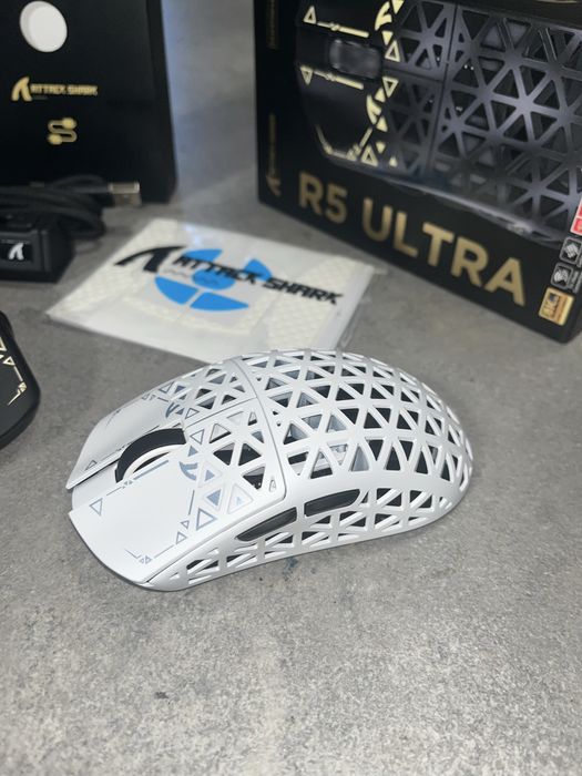 ATTACK SHARK R5 Ultra WHITE BLACK Бездротова мишка Карбонова Оригінал