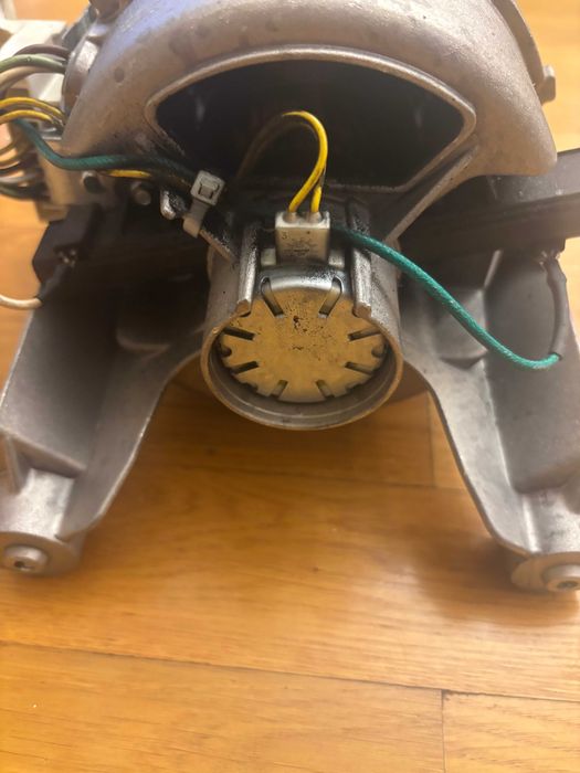 Silnik typ 20584.513 do pralki electrolux  EWF 12670 W typ HP942421