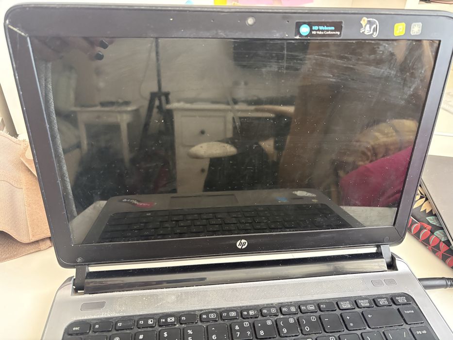 Ноутбук hp probook 430 g2 у робочому стані для стаціонарної роботи