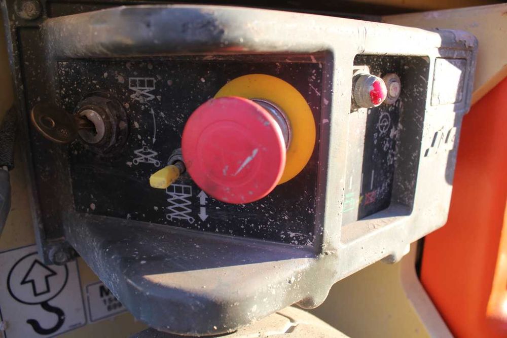 JLG 1930 ES podnośnik nożycowy zwyżka 8 m mini nowe aku. genie 1932