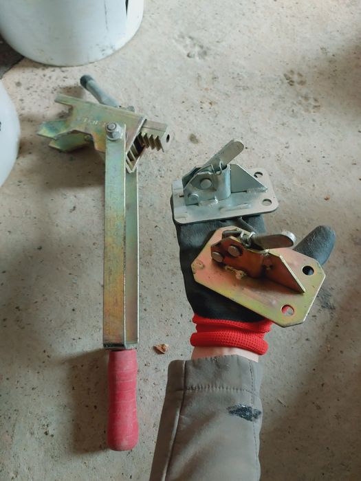 Żabki szalunkowe + klucz