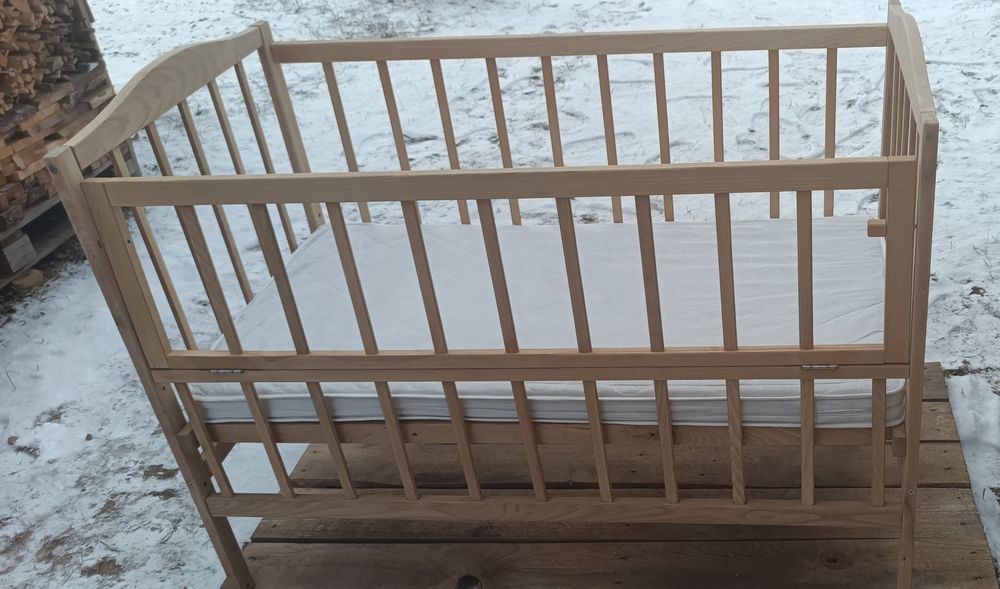 Дитяче ліжко з матрасом