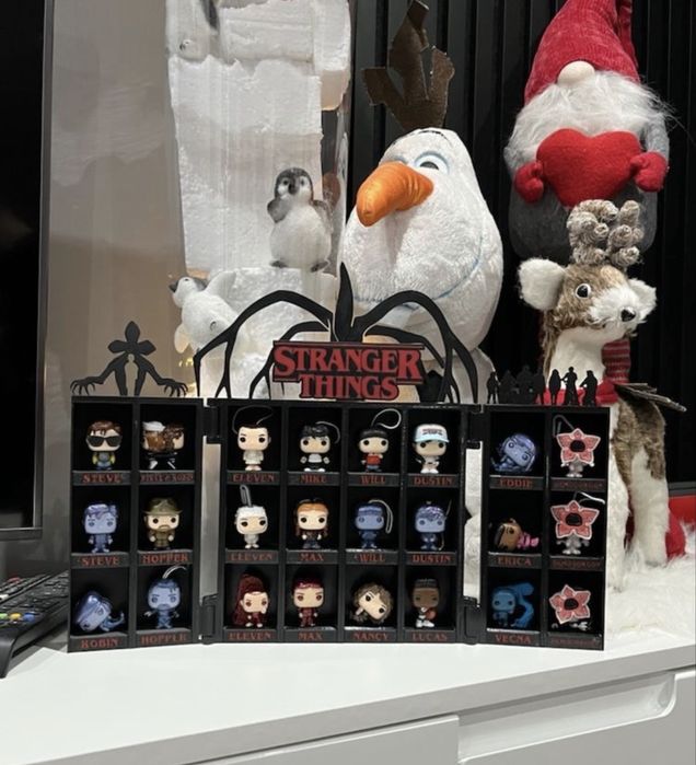 Polka na figurki stranget things