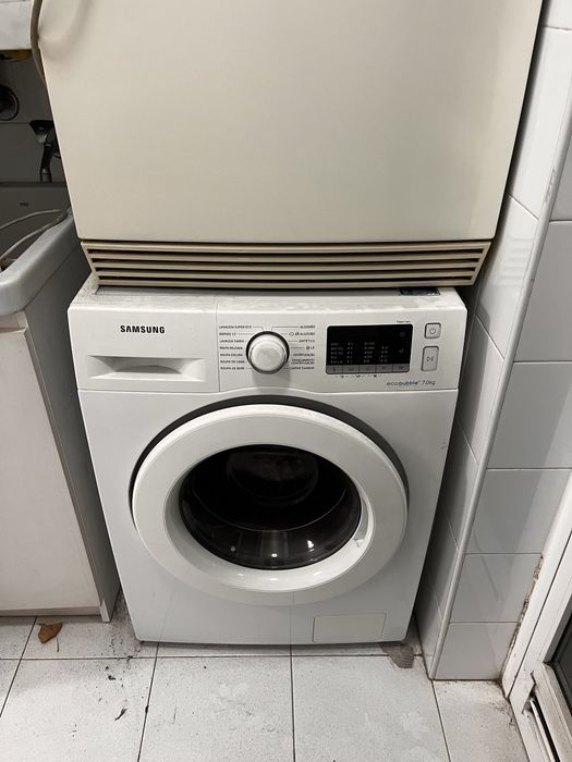 Maquina de lavar (Samsung) e secar (AEG)