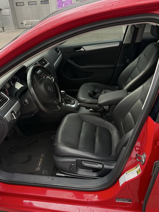 Продам Volkswagen Jetta SE 2013 год 1.8