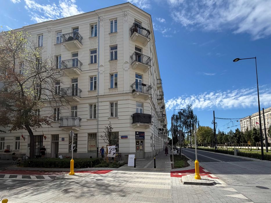 Sandomierska x Rakowiecka, Stary Mokotów, reprezentacyjna kamienica, wysokość lokalu 3,8 metra blisko biura, urzędy, przystanki.