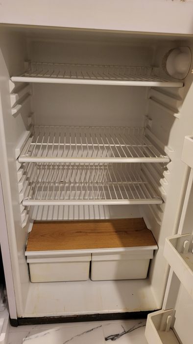 Lodówka mała z zamrażalnikiem