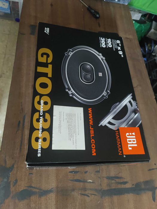 JBL GTO938 , Caixa e tampas