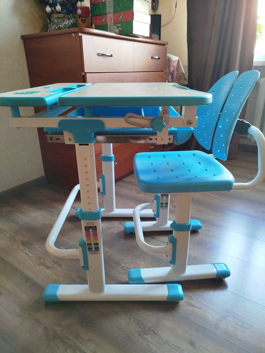 Продам парту і стілець