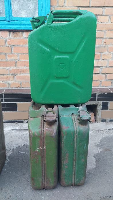 Продам металеві каністри