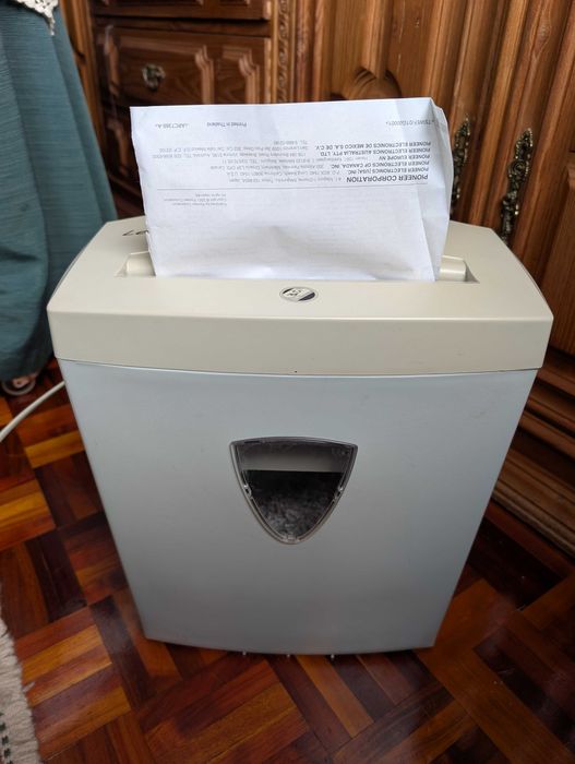Destruidor/triturador de documentos, cartões e CD´s