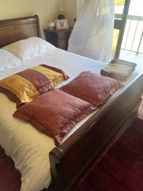 Colcha de cama + almofadas + cortinas