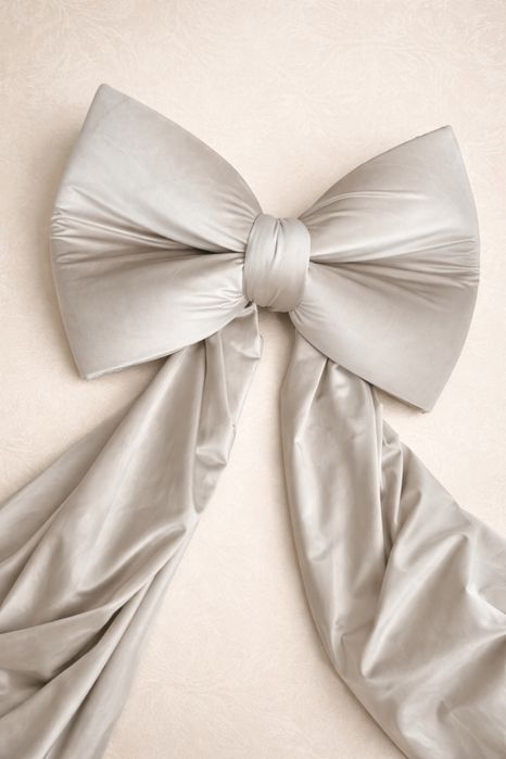 Dwie kokardy w kolorze jasnego różu usztywniane