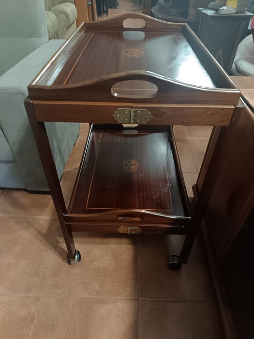 Mesa apoio dobrável com tabuleiros