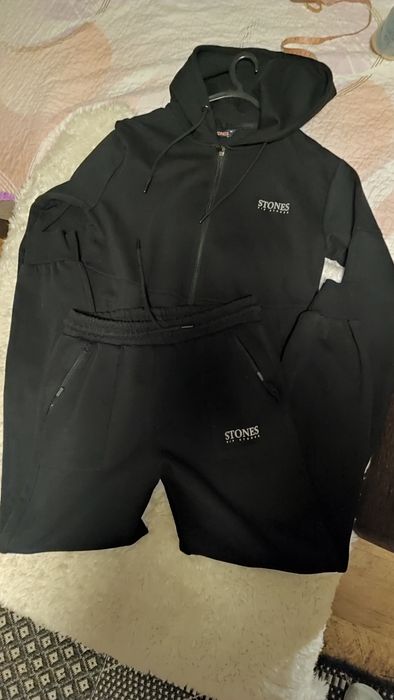 Чоловічий спортивний костюм