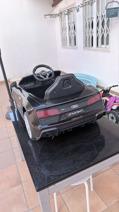 Audi R8 Elétrico Infantil – Como Novo + 1 Ano e 6 Meses de Garanti