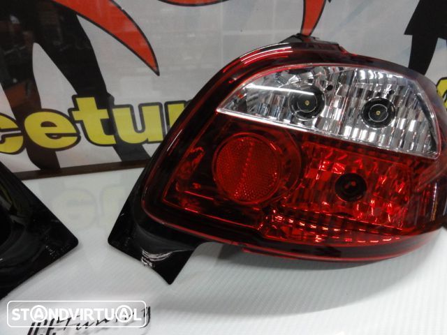 Faróis / farolins traseiros para Peugeot 206 fundo vermelho cristal