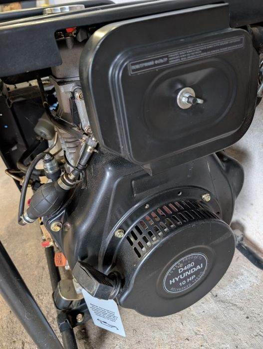 Дизельный генератор hyndai dhy 7500 le 1 ф + АВР