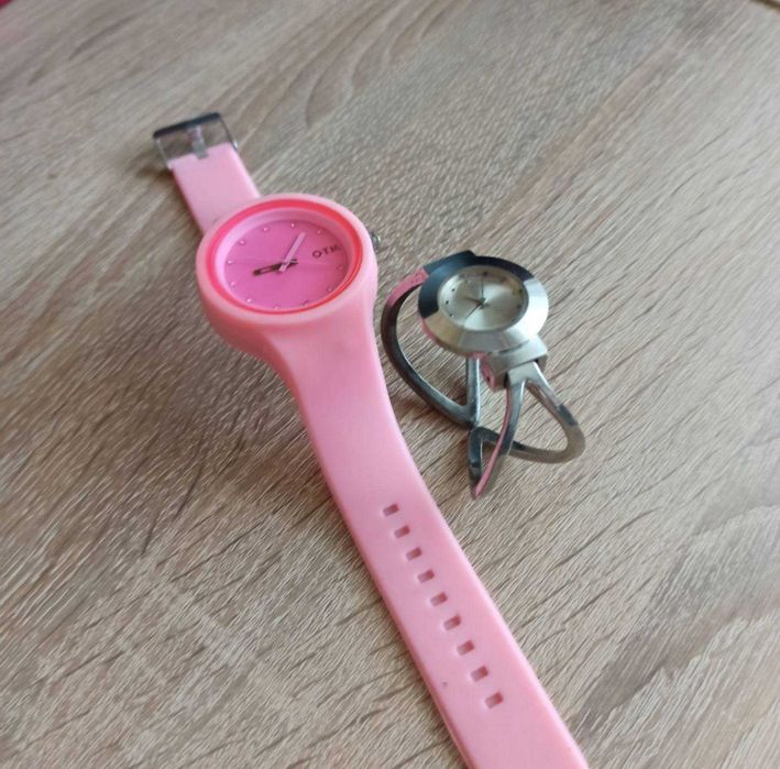 Продам симпатичные женские часики.