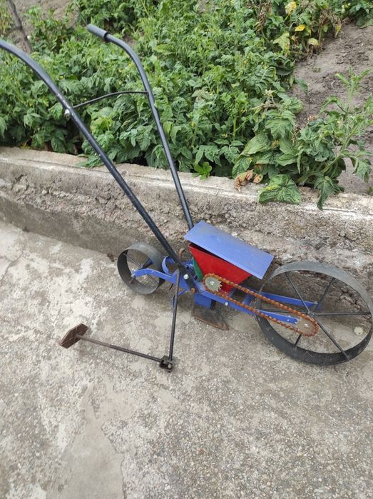 Сеялка одна рядовая