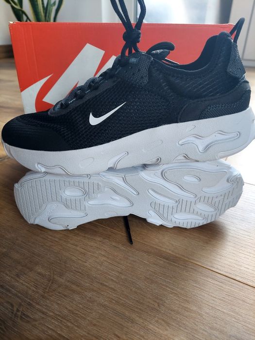 Nike react live  r 38.5