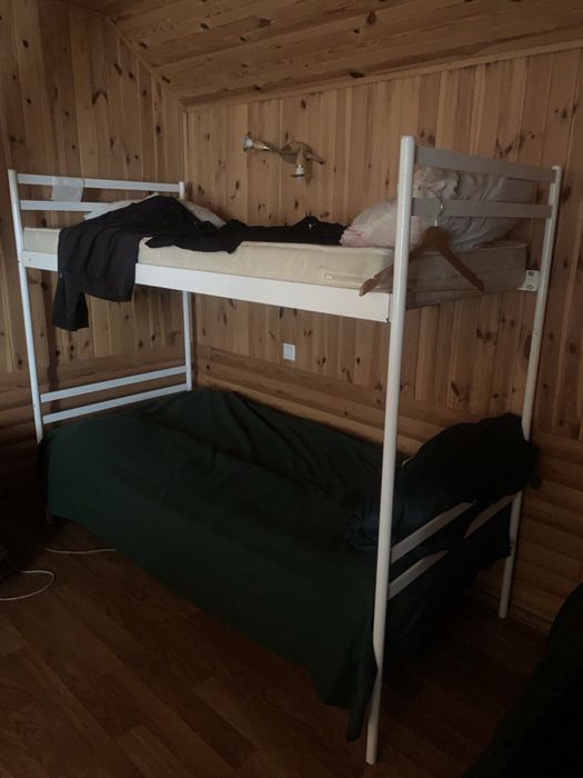 Кровать двухярусна.