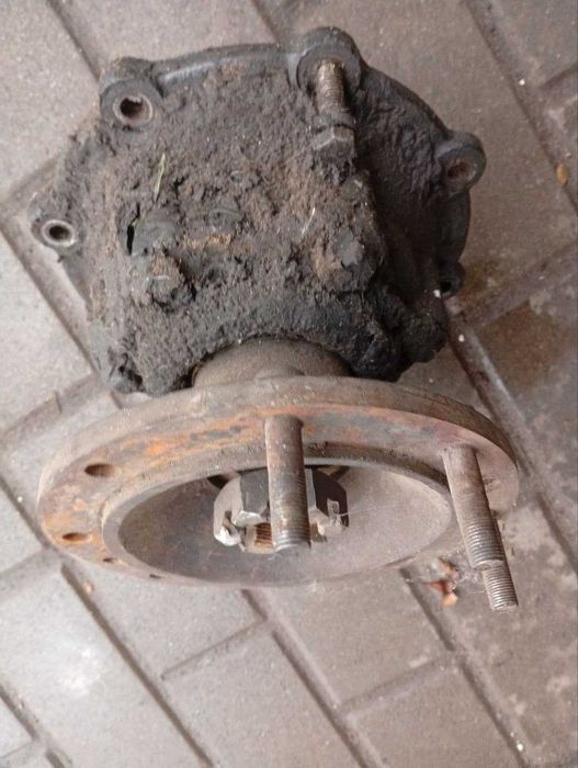 Флянец + хвостовик + крышка редуктора УРАЛ 4320