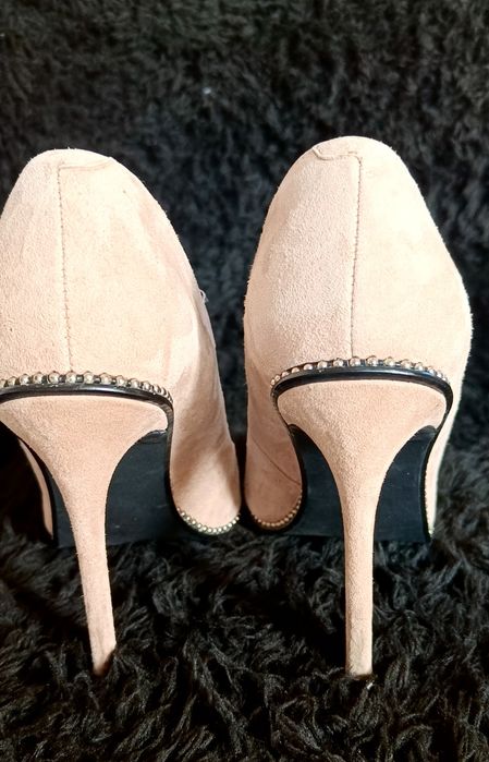 Szpilki beżowe Steve Madden