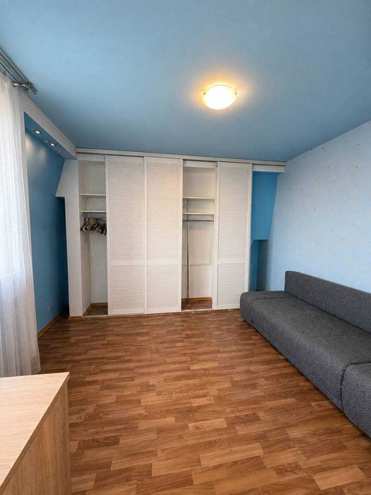 Євро 3К з власним паркомісцем та закритою територією