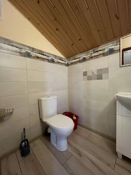 Готовий будинок біля лісу,поруч міста,готовий до заселення.