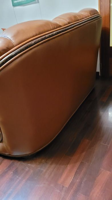 Sofá Cama e cadeirão em pele genuína