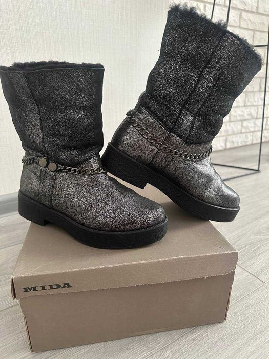 Продам зимові ботинки Mida