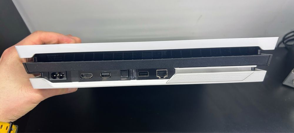 Продам PS 4  pro( Death Stranding limited edition на 2 терабайти)