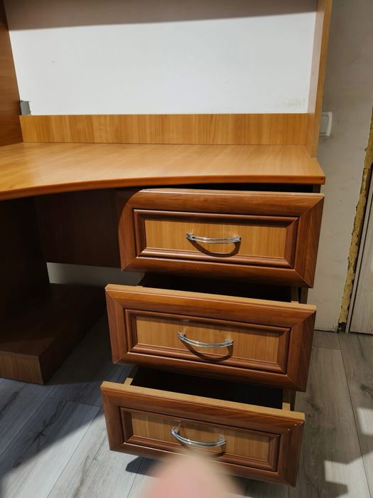 Компʼютерний стіл