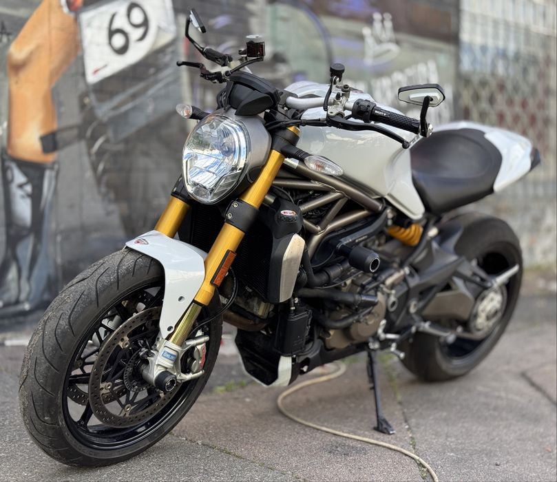 Мотоцикл Ducati Monster 1200 2015 рік