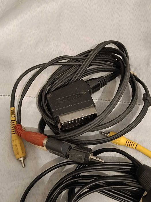 9 cabos RCA e SCART
