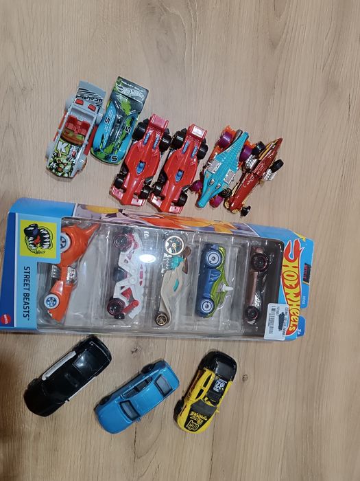 Zestaw resoraków hot wheels