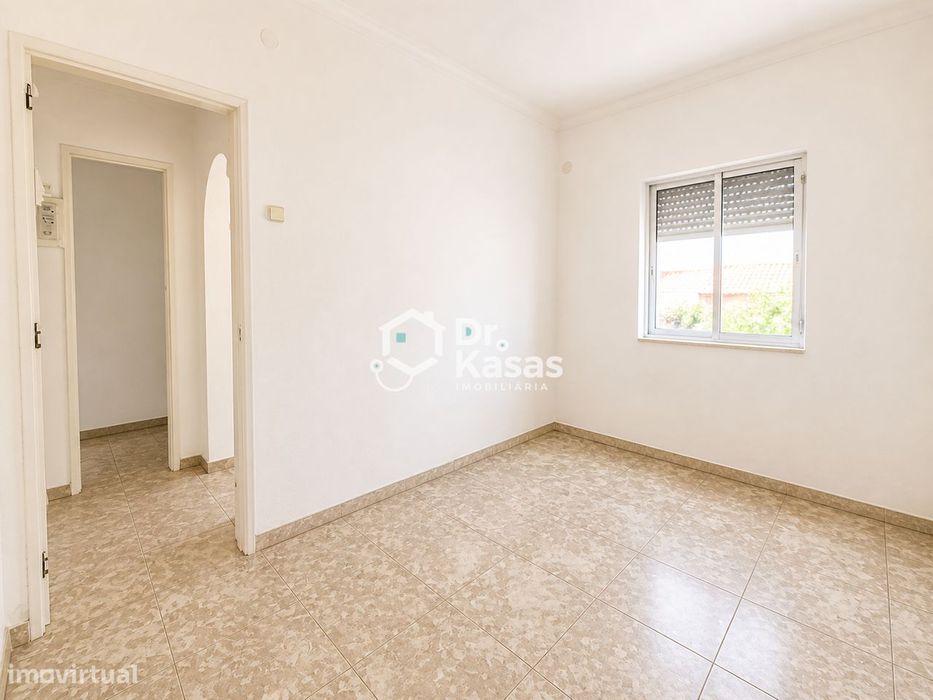 Apartamento T1 com varanda na Baixa da Banheira