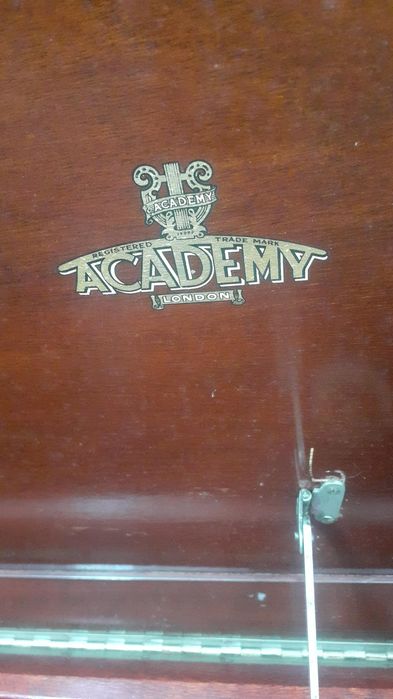 Movel de musica Academy London