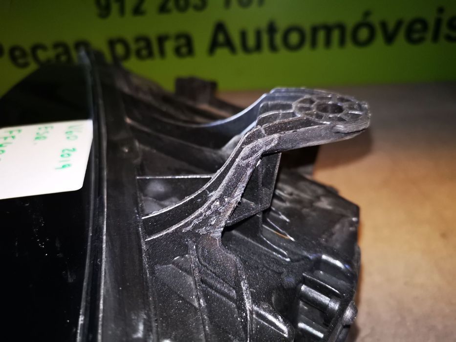 VOLVO V60 II FAROL ESQUERDO - FF498