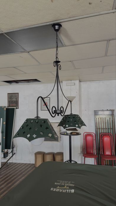 Candeeiro para iluminar mesa para jogar bilhares ou outros
